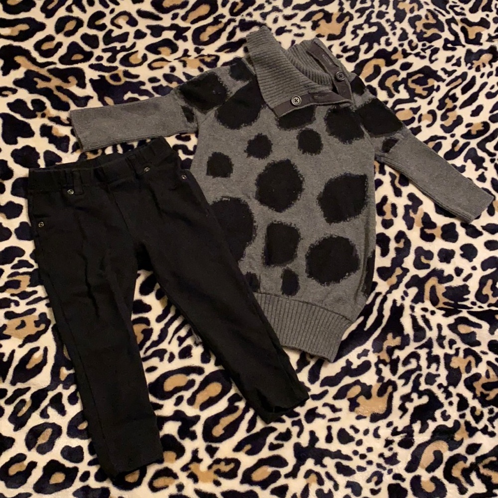 Cute outfit , long sweater and leggings!
